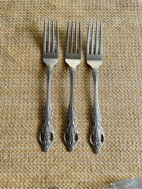 Renoir-Pembrooke (Stainless) by ONEIDA Salad Forks *bonus soup spoon